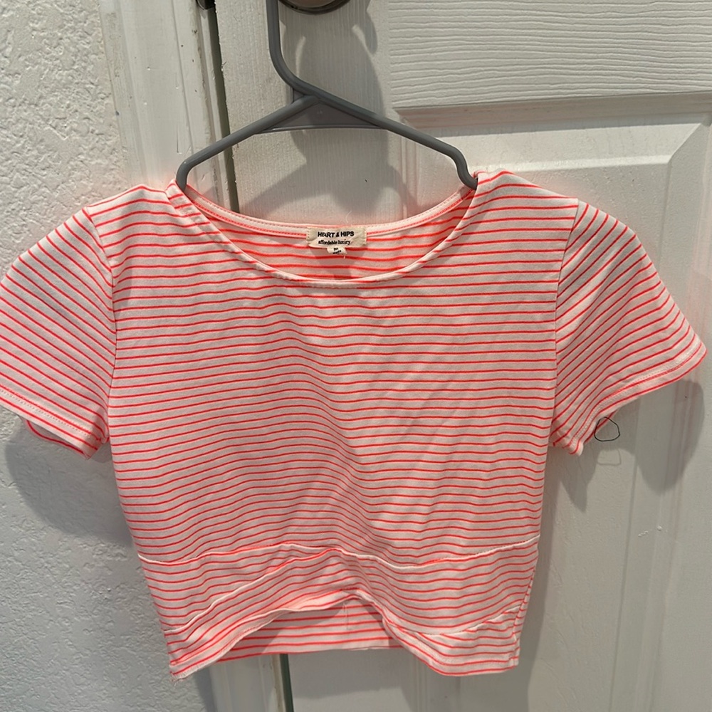 Short sleeve striped white and pink crop top